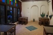 اتاق 5دری در اقامتگاه بومگردی درشیراز