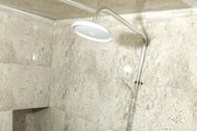 اتاق طبقه اول اقامتگاه سنتی در نطنز | دوش حمام