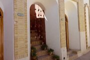 اتاق کرسی در اقامتگاه بوم گردی کرمان