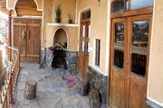 اتاق آفتابگردان دراقامتگاه بوم گردی برزک کاشان