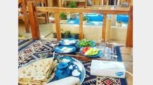 اتاق سه دری در اقامتگاه بومگردی در فارس