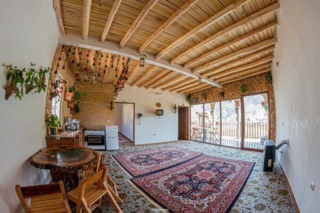 واحد خانه بهشت در اقامتگاه بومگردی برزک کاشان