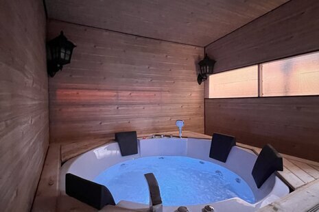 کلبه سوئیسی دوبلکس ساحلی ٱلا در نور