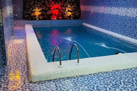 ویلا دوخواب استخر سرپوشیده چناران در چهارباغ