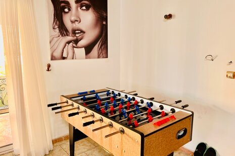 ویلا آپارتمان مبله دو خواب ساحل آبی با فوتبال دستی در نور