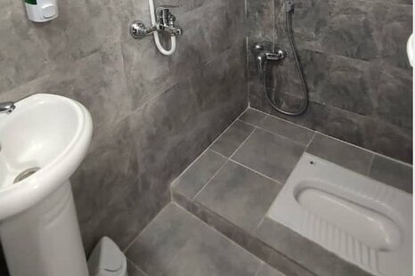 اتاق 402 دو تخت در مسافرخانه قم