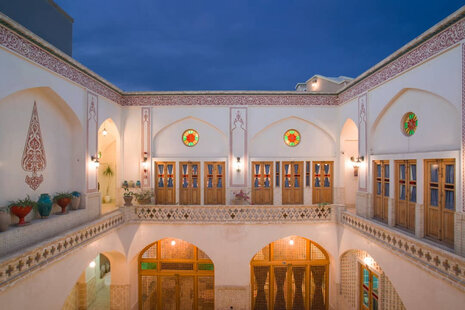 اتاق 5نفره گلسار در هتل سنتی در کاشان