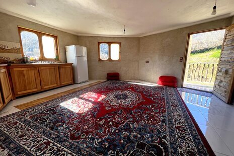 کلبه چوبی در طبیعت بکر لفور