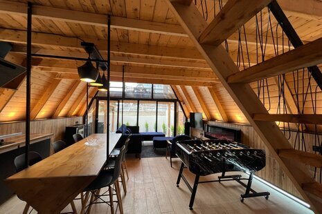 کلبه سوئیسی دوبلکس ساحلی ٱلا در نور