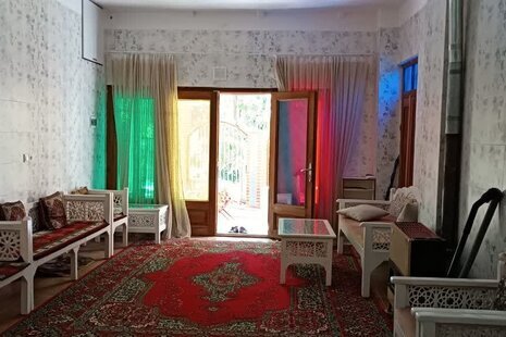 اتاق تکخواب دلنشین در اقامتگاه بومگردی شهر سامان