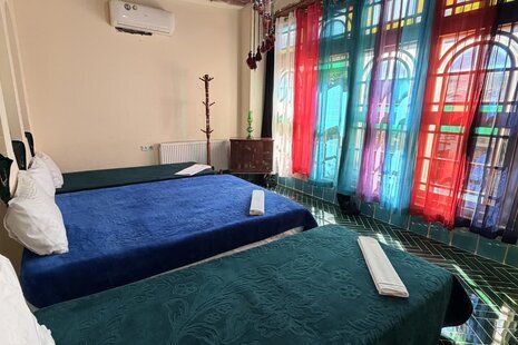 اتاق 4 تخته در اقامتگاه بومگردی شیراز