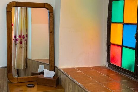 اتاق دبل گلسار در بومگردی شیراز