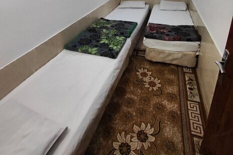 اتاق تکخواب 5 تخت در مسافرخانه در مشهد