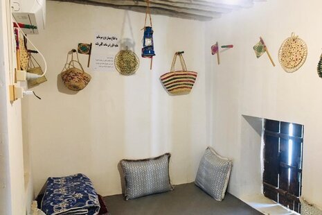 اتاق گل در اقامتگاه بومگردی لافت