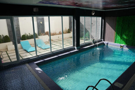 ویلا دوبلکس استخردار مبله سه خواب نارون در چهارباغ