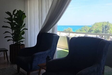 آپارتمان تکخواب مبله ساحلی در کیش