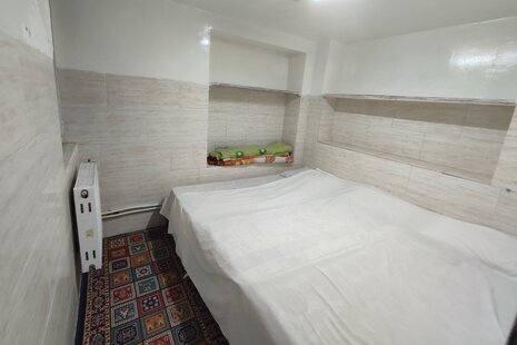 واحد کریم الدینی در مسافرخانه مشهد