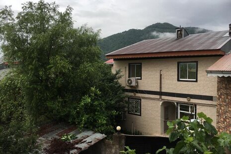 واحد دو خواب در طبقه اول گل شمعدونی در رشت