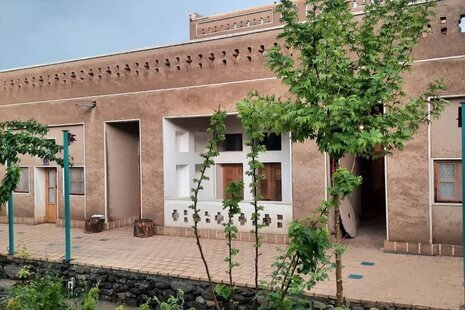 اتاق سه دری در اقامتگاه سنتی نطنز