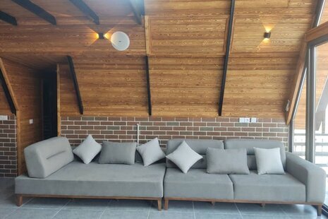 کلبه سوئیسی دوبلکس تکخواب ارغوان جکوزی دار در پل سفید