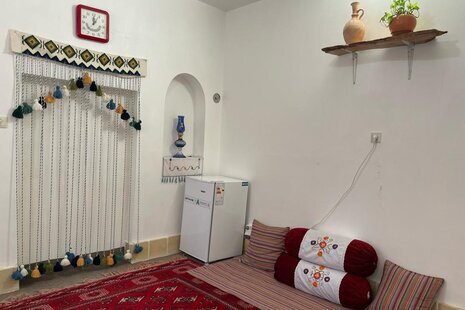 اتاق نگارستان در اقامتگاه بومگردی دامغان