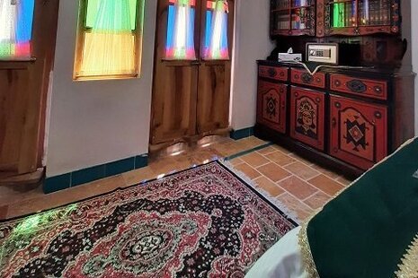 اتاق 4 تخته سرنا و کرنا در اقامتگاه بومگردی کاشان