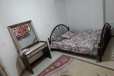 آپارتمان مبله تکخواب در طبقه همکف شهر صدرا