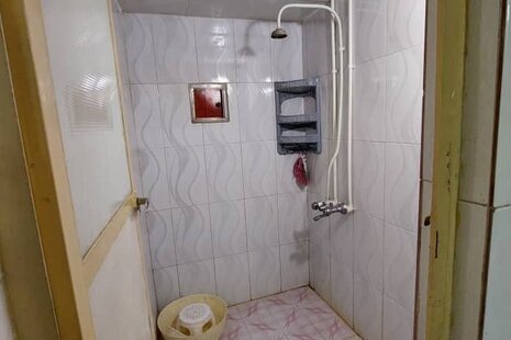 سوئیت سنتی مقبره خیام عطار در نیشابور