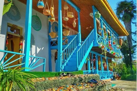 اتاق در اقامتگاه بومگردی در صومعه سرا