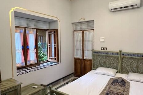 اتاق 12 متری مستردار در عمارت بومگردی شیراز