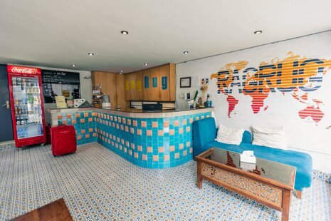 اتاق دونفره تراس دار در هاستل در اصفهان