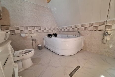 کلبه سوئیسی مبله دوخواب آبی در پل سفید