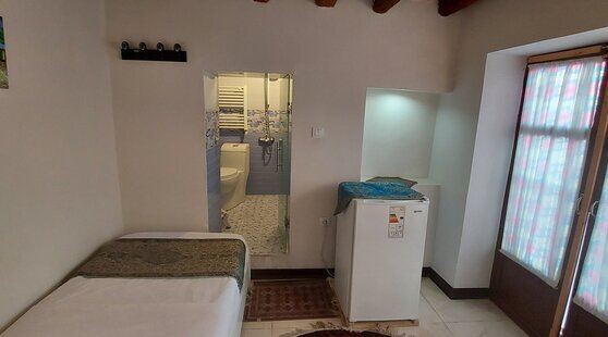 اتاق در اقامتگاه بومگردی در اصفهان