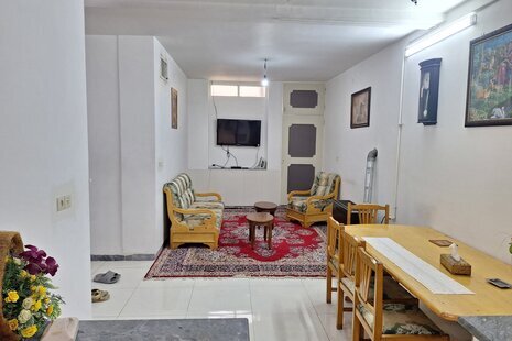 آپارتمان مبله طبقه اول شیراز