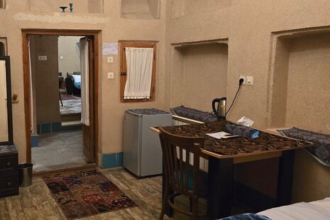 اتاق (4) در اقامتگاه بومگردی یزد