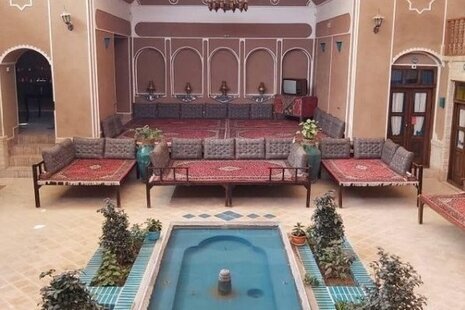اتاق تک نفره در هتل سنتی در یزد