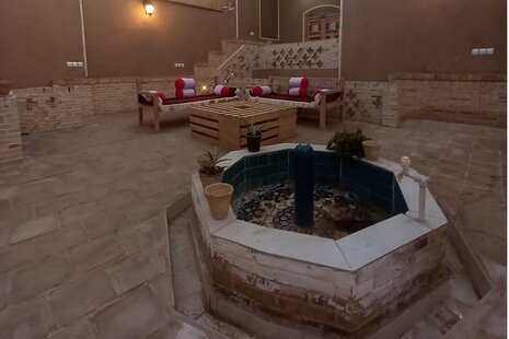 اتاق سرداب در طبقه زیرهمکف اقامتگاه بومگردی کاشان