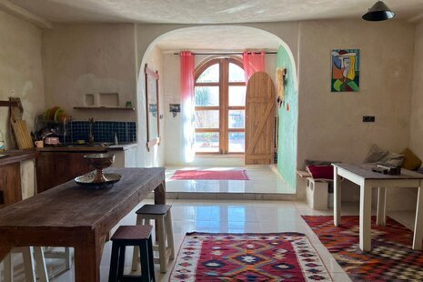 واحد مبله دوخواب طبقه همکف خانه لیل ماه در هرمز قشم