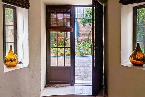 اتاق 2 نفره فروغ فرخزاد در اقامتگاه بومگردی در شیراز