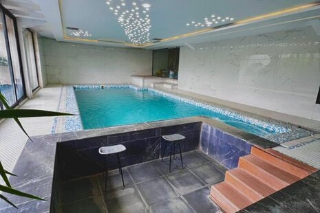 ویلا دوبلکس سه خواب فول استخر جکوزی دار در چهارباغ