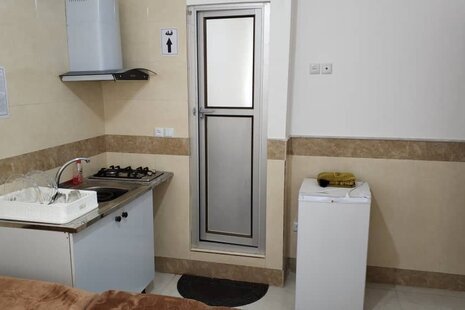 اتاق 301 سه تخت در مسافرخانه قم