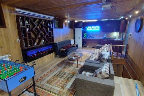 واحد دوبلکس تکخواب جکوزی دار در طبقه اول ویلای فشم