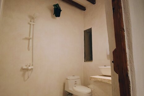 سوئیت سِمَر در اقامتگاه بومگردی بندر لافت