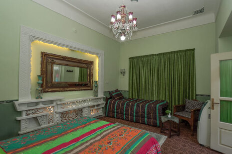 اتاق ترنج در اقامتگاه بومگردی در اصفهان