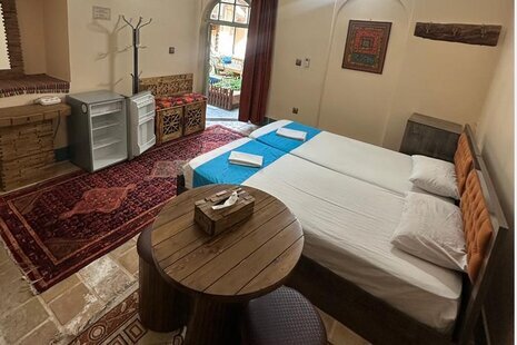 اتاق زغفران 102 در اقامتگاه بومگردی یزد