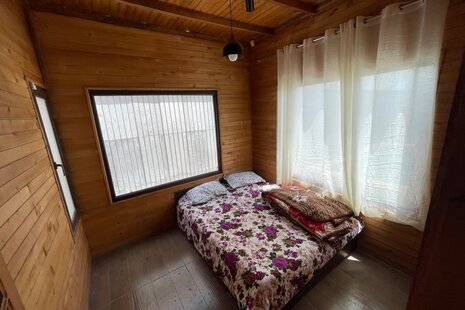 کلبه سوئیسی استخردار مبله دوخواب در چهارباغ