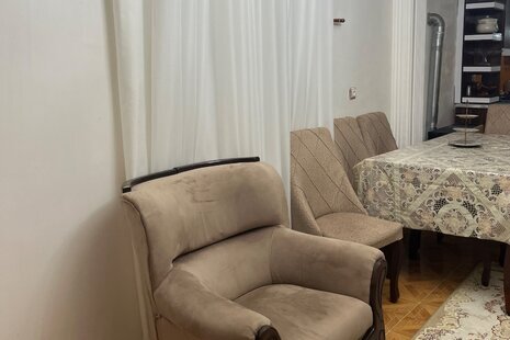 واحد مبله تکخواب در طبقه دوم ویلا  سرای پدری در شفت
