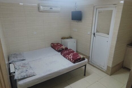 واحددونفره در مسافرخانه در قم