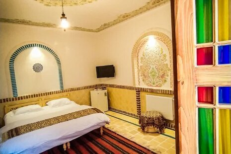 اتاق مینا در طبقه اول اقامتگاه بومگردی نطنز