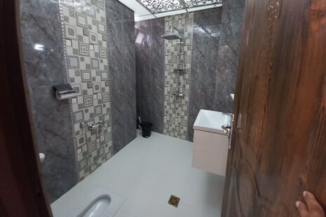 واحد تکخواب تراس دار در طبقه سوم ویلا گرگان